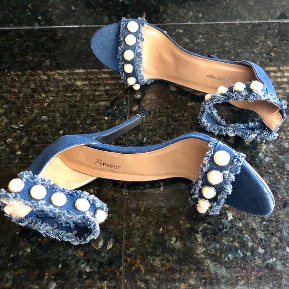 NEW Gorgeous Denim Heels with Pearl Studs, Size 10 - Picture 5 of 8